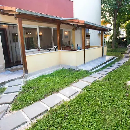 Tera Near Bacvice And Centre *