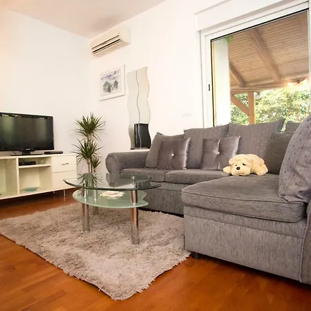 Tera Near Bacvice And Centre *