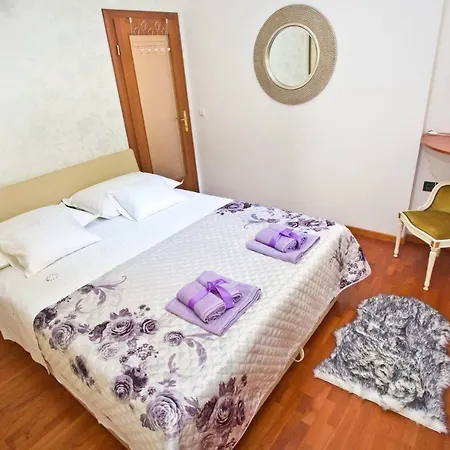 Tera Near Bacvice And Centre Split